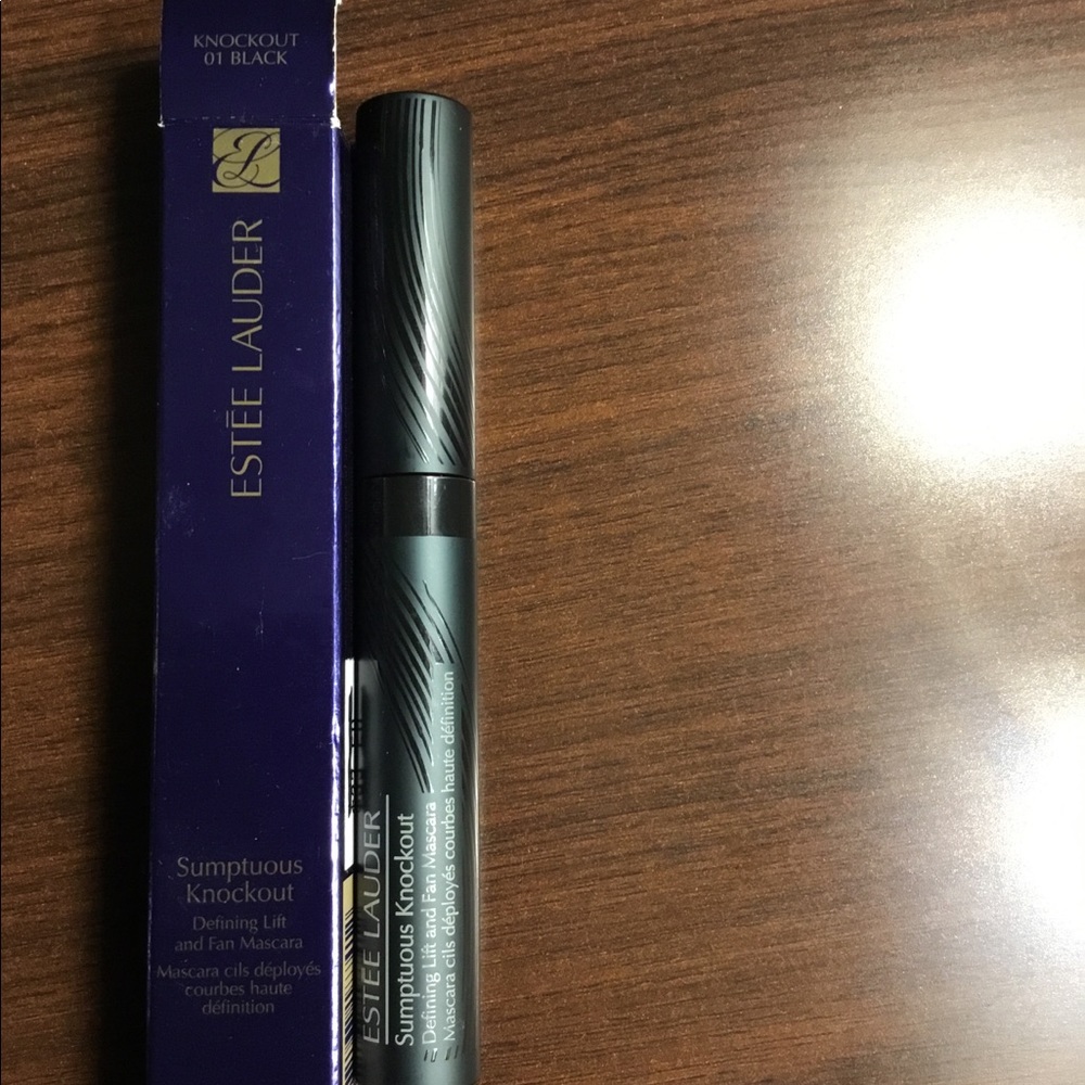 Sumptuous Knock Out Lift and Fan Mascara Black